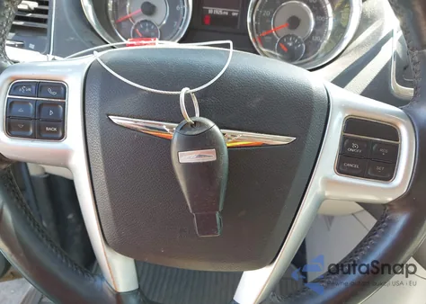 2013 Chrysler Town & Country Touring из США, поврежденный, VIN 2C4RC1BGXDR555192